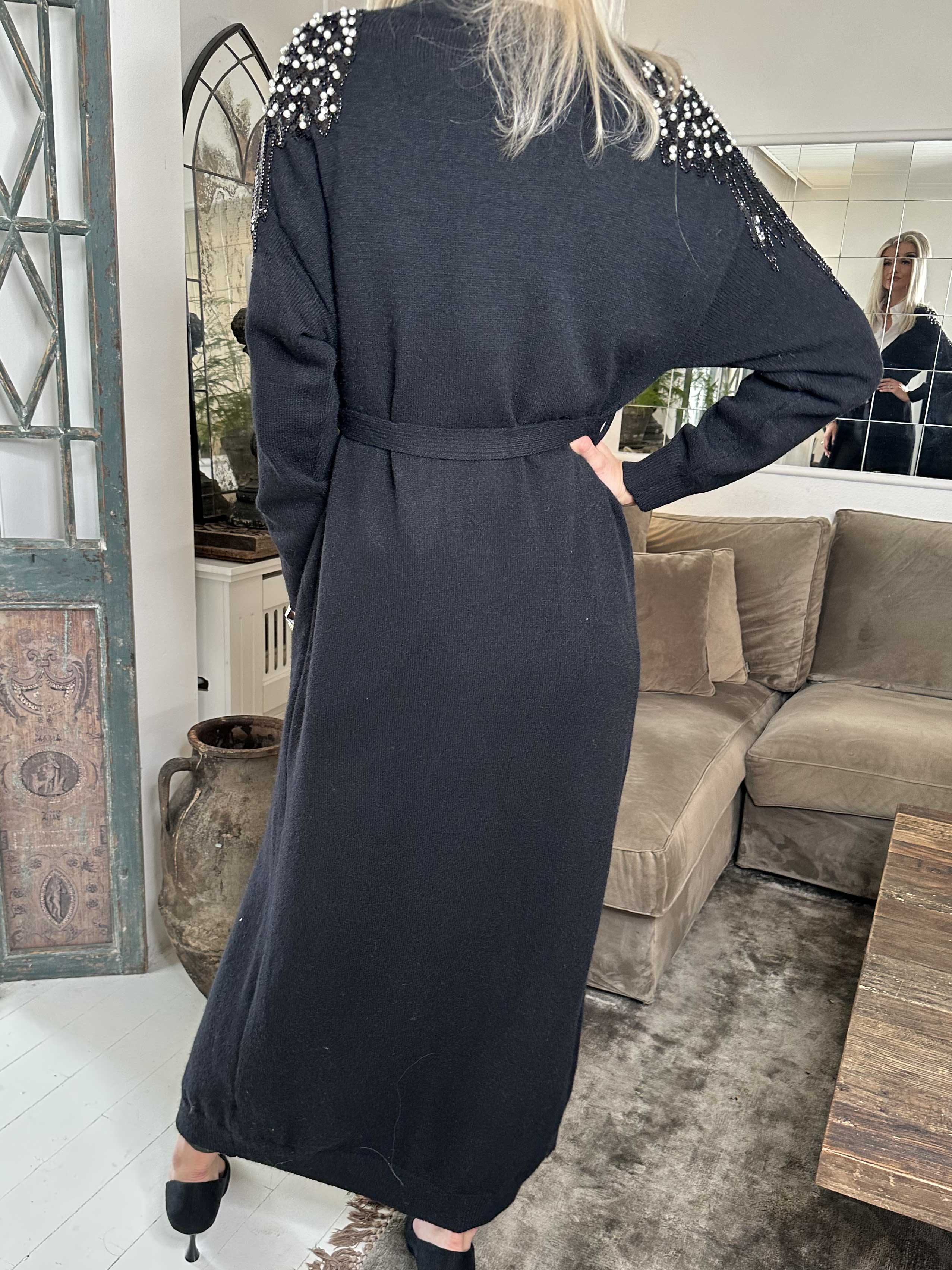 Laila Cardigan - Stickad kofta med paljetter och pärlor på axlarna